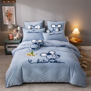 Embroidery Bed Linen Baby Fleece Duvet Cover Four- Pieces Fitted Kids′ Bedding Set