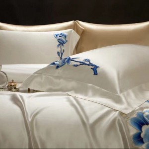 White Pillowcases Solid Color Bed Linen 4pcs Duvet Cover Silk Bedding Set