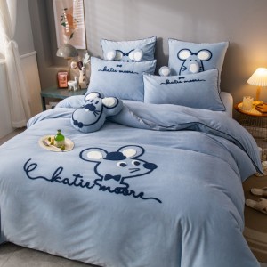 Embroidery Bed Linen Baby Fleece Duvet Cover Four- Pieces Fitted Kids′ Bedding Set