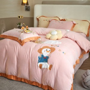 Premium Embroidery Pillow Case Pink Milk Velvet Quilt Cover Cartoon Bed Sheets Kids′ Bedding Set