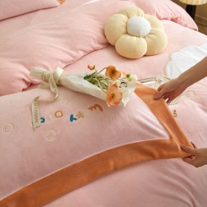 Premium Embroidery Pillow Case Pink Milk Velvet Quilt Cover Cartoon Bed Sheets Kids′ Bedding Set