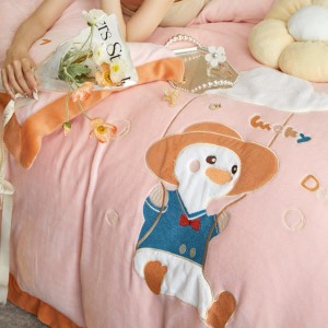 Premium Embroidery Pillow Case Pink Milk Velvet Quilt Cover Cartoon Bed Sheets Kids′ Bedding Set