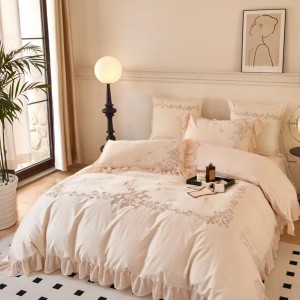 White embroidery cotton elegant skin-friendly elegant Bedding Set