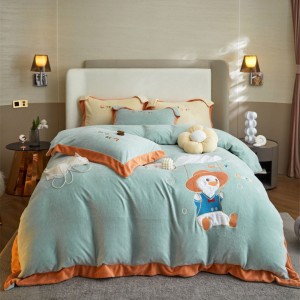 Customizable Bed Linen High Quality Milk Velvet Pillow Sham Embroidery Duvet Cover Green Kids′ Bedding Set