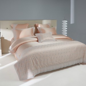 High grade long-staple cotton and 100% silk pink 4pcs enbroidery bedding set