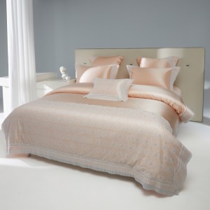 High grade long-staple cotton and 100% silk pink 4pcs enbroidery bedding set