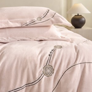 Winter high gram weight velvet 4 pcs white embroidery duvet cover premium bedding set