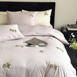 High quality 100% cotton home textiles white towel embroidery bedding set supplier