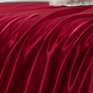 19mm Solid Color 100% Mulberry Silk Home Textile Red Bed Linen Queen Size Bedding Set Supplier