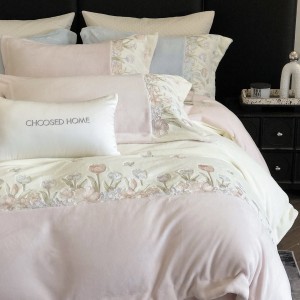 Class A milk velvet pink exquisite embroidery four-piece quilt cover warm bed sheet high-grade bedding set