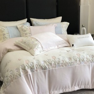 Class A milk velvet pink exquisite embroidery four-piece quilt cover warm bed sheet high-grade bedding set