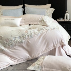 Class A milk velvet pink exquisite embroidery four-piece quilt cover warm bed sheet high-grade bedding set