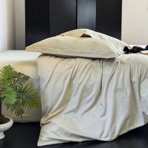 Luxury long staple cotton bed sheet green pink embroidery duvet cover 4pcs bedding set supplier