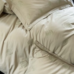 Luxury long staple cotton bed sheet green pink embroidery duvet cover 4pcs bedding set supplier