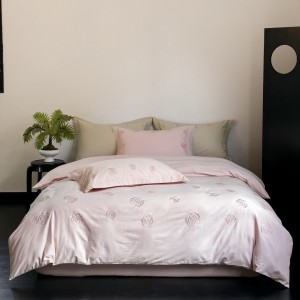 Luxury long staple cotton bed sheet green pink embroidery duvet cover 4pcs bedding set supplier