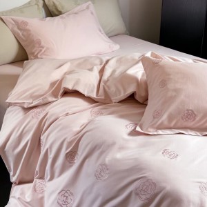 Luxury long staple cotton bed sheet green pink embroidery duvet cover 4pcs bedding set supplier