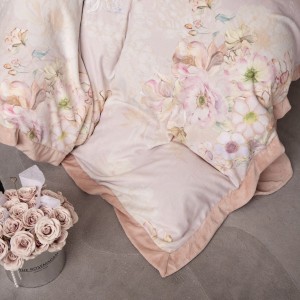 Hot sale autumn and winter 240g milk velvet Korean style floral digital printing anti-static corner pink bedding set