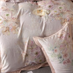 Hot sale autumn and winter 240g milk velvet Korean style floral digital printing anti-static corner pink bedding set