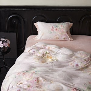 Hot sale autumn and winter 240g milk velvet Korean style floral digital printing anti-static corner pink bedding set