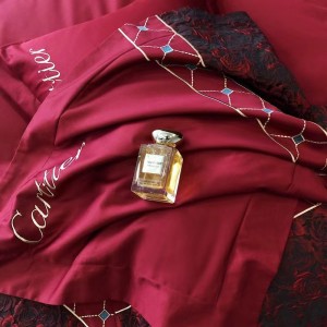 100s long-staple cotton wine red printed rose black and gold floral bedding set