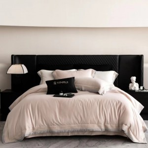 Encrypted and thickened milk velvet warm simple solid color two-color stitching bedding set