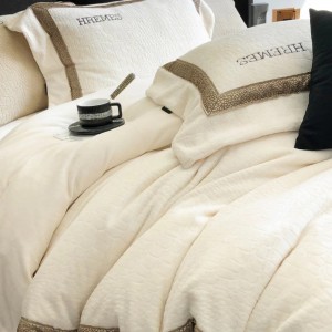 Imported milk velvet embroidery minimalist white gray warm bedding set