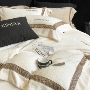 Imported milk velvet embroidery minimalist white gray warm bedding set