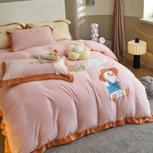 Premium Embroidery Pillow Case Pink Milk Velvet Quilt Cover Cartoon Bed Sheets Kids′ Bedding Set