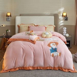 Premium Embroidery Pillow Case Pink Milk Velvet Quilt Cover Cartoon Bed Sheets Kids′ Bedding Set